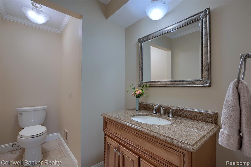 29314 Parkside Farmington Hills, MI 48331 - Photo 19 of 39