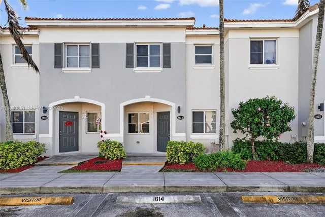 $274,900 | 1614 Southeast 31st Court, Homestead, FL 33035