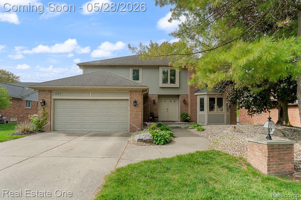 1323 Bembridge Drive Rochester Hills, MI 48307 - Photo 1 of 33