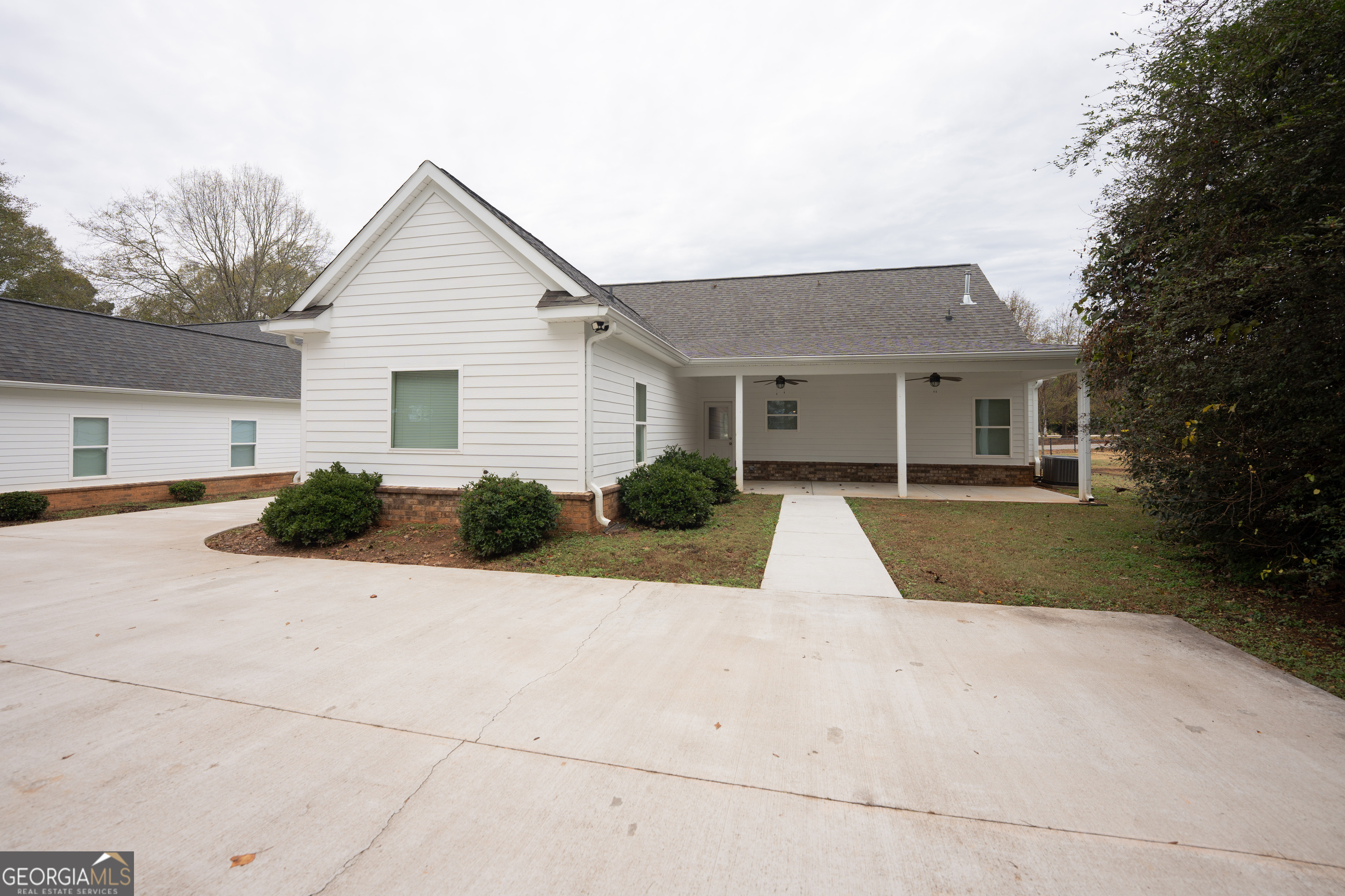 1000 Bell Circle Madison, GA 30650 - Photo 20 of 21 a view of a house with a yard and large tree
