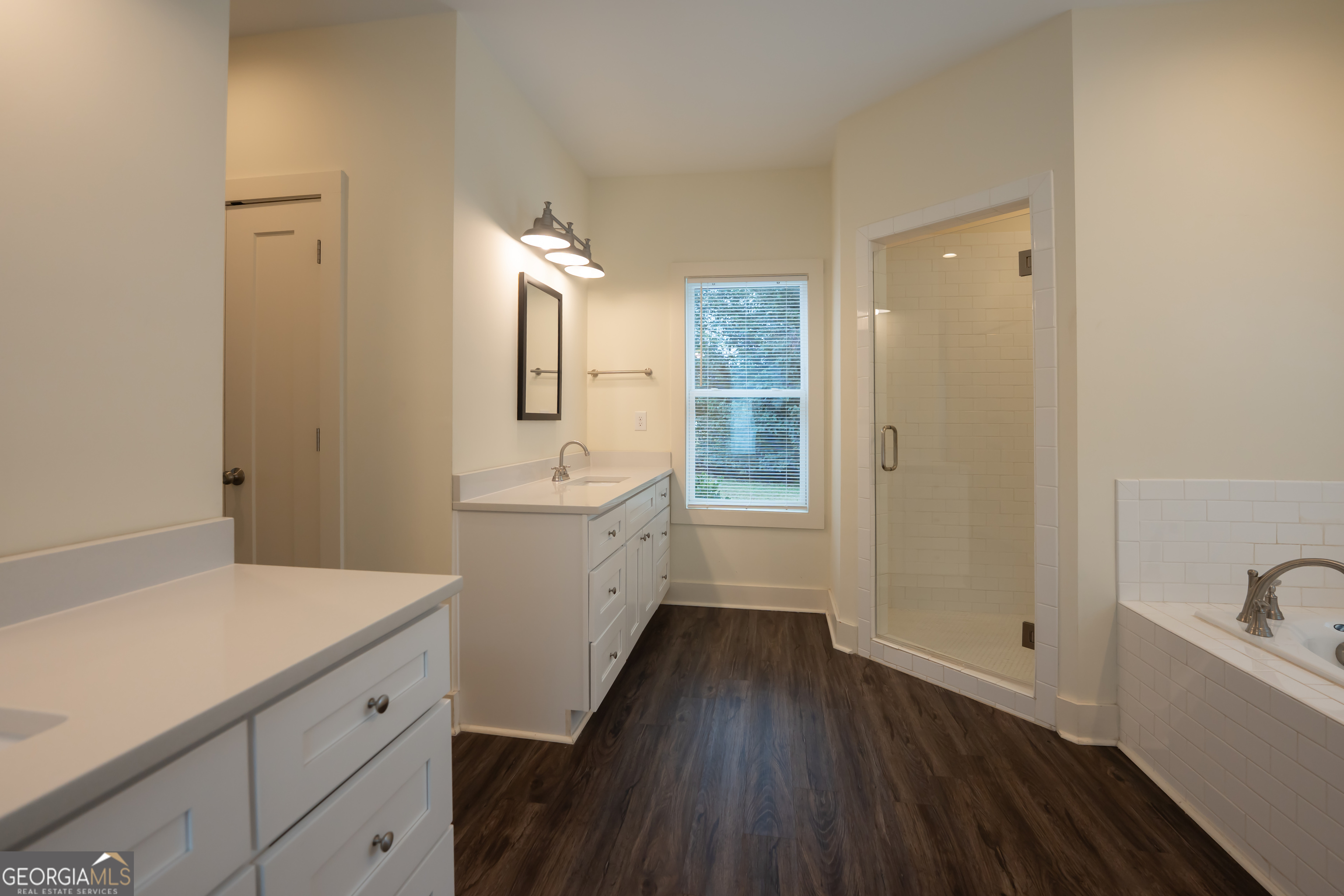 1000 Bell Circle Madison, GA 30650 - Photo 10 of 21 a bathroom with a sink a mirror and a bathtub