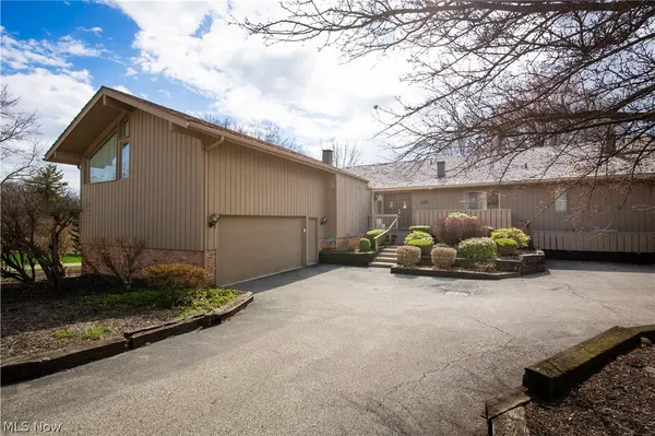 $515,000 | 512-11 Overlook Drive, Aurora, OH 44202