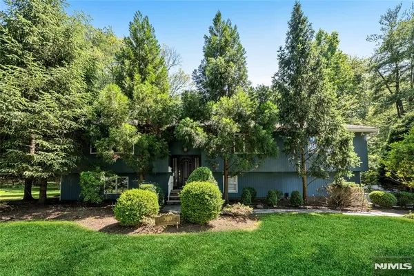 $1,695,000 | 300 Lake Shore Drive, Haworth, NJ 07641