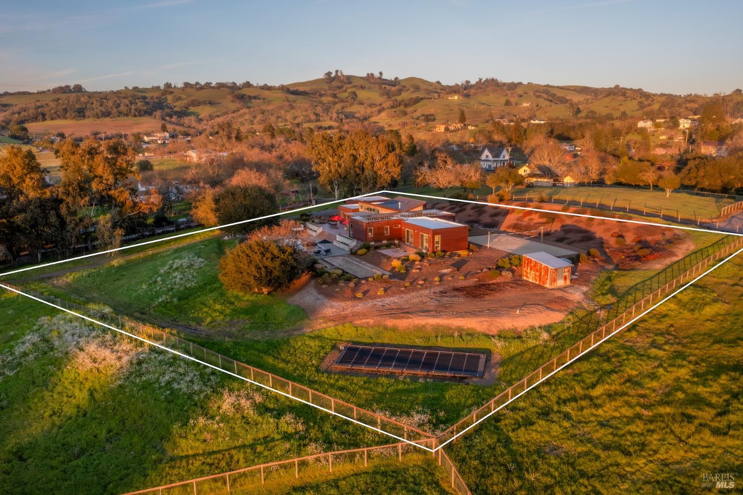 519 Horse Barn Road Healdsburg, CA 95448 - Photo 3 of 48