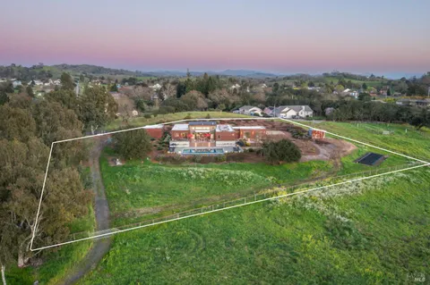 $3,495,000 | 519 Horse Barn Road, Healdsburg, CA 95448