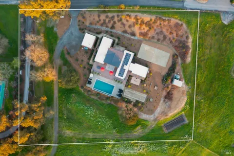 $3,495,000 | 519 Horse Barn Road, Healdsburg, CA 95448