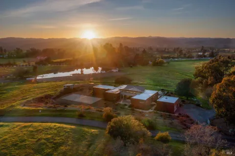 $3,495,000 | 519 Horse Barn Road, Healdsburg, CA 95448