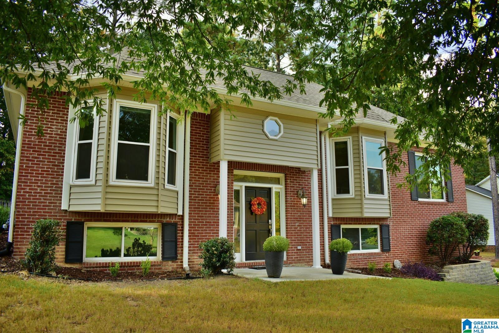 111 Grande View Circle Alabaster, AL 35114 - Photo 2 of 38