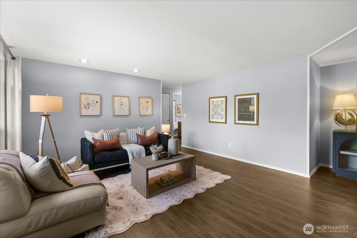 14305 141st Court Southeast Renton, WA 98059 - Photo 5 of 34 Gallery Image 5