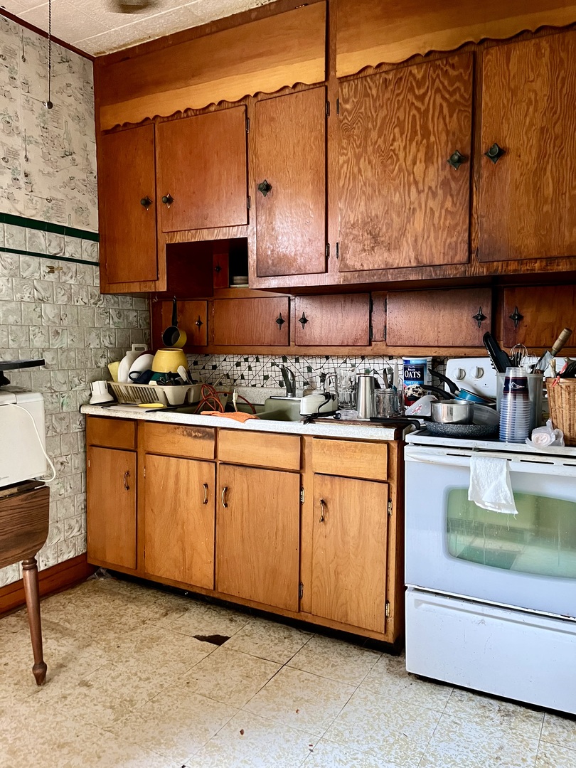 8034 42nd Street Lyons, IL 60534 - Photo 7 of 22