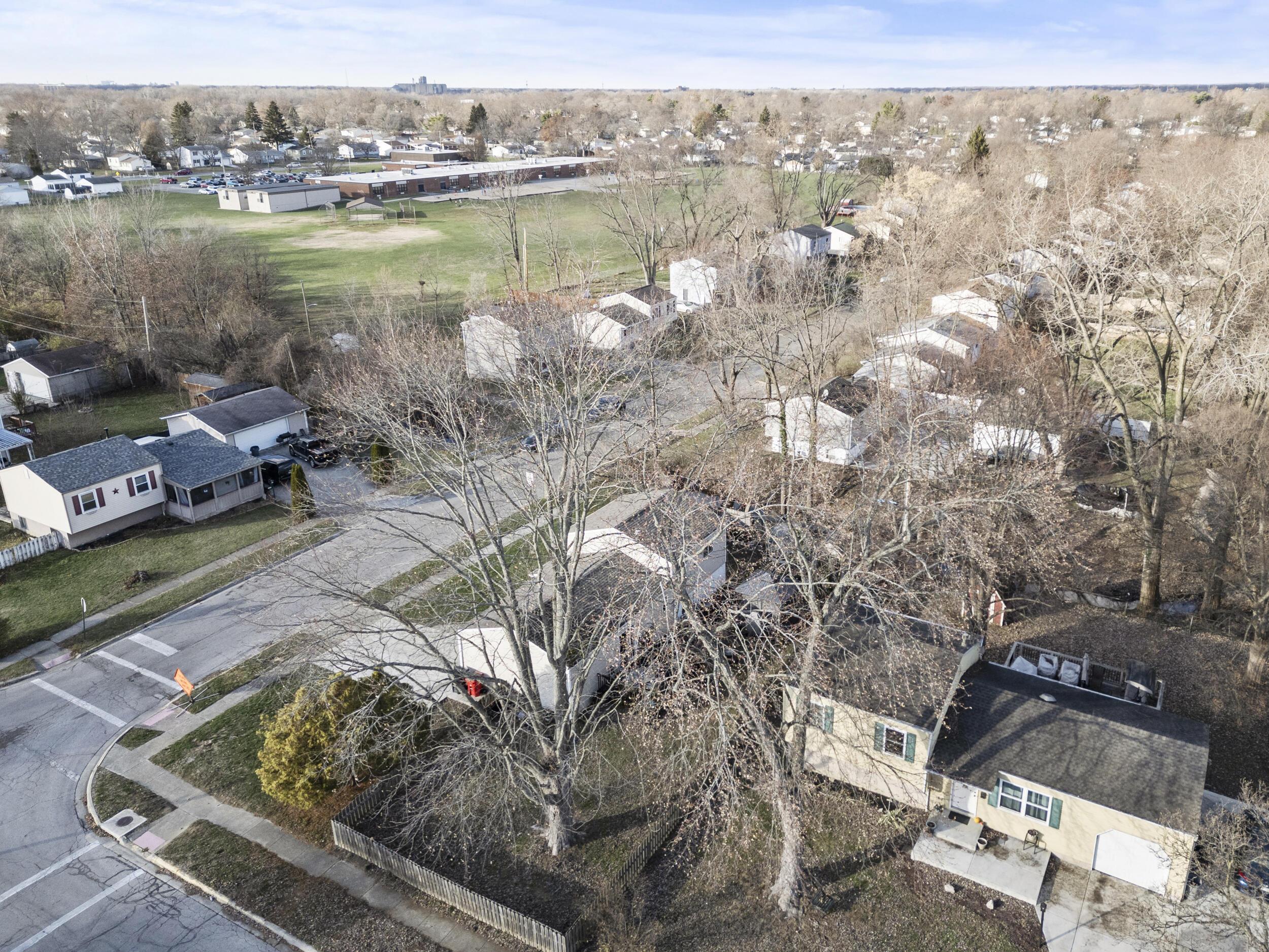 3346 Sundale Road Columbus, OH 43232 - Photo 29 of 37 31_drone 04