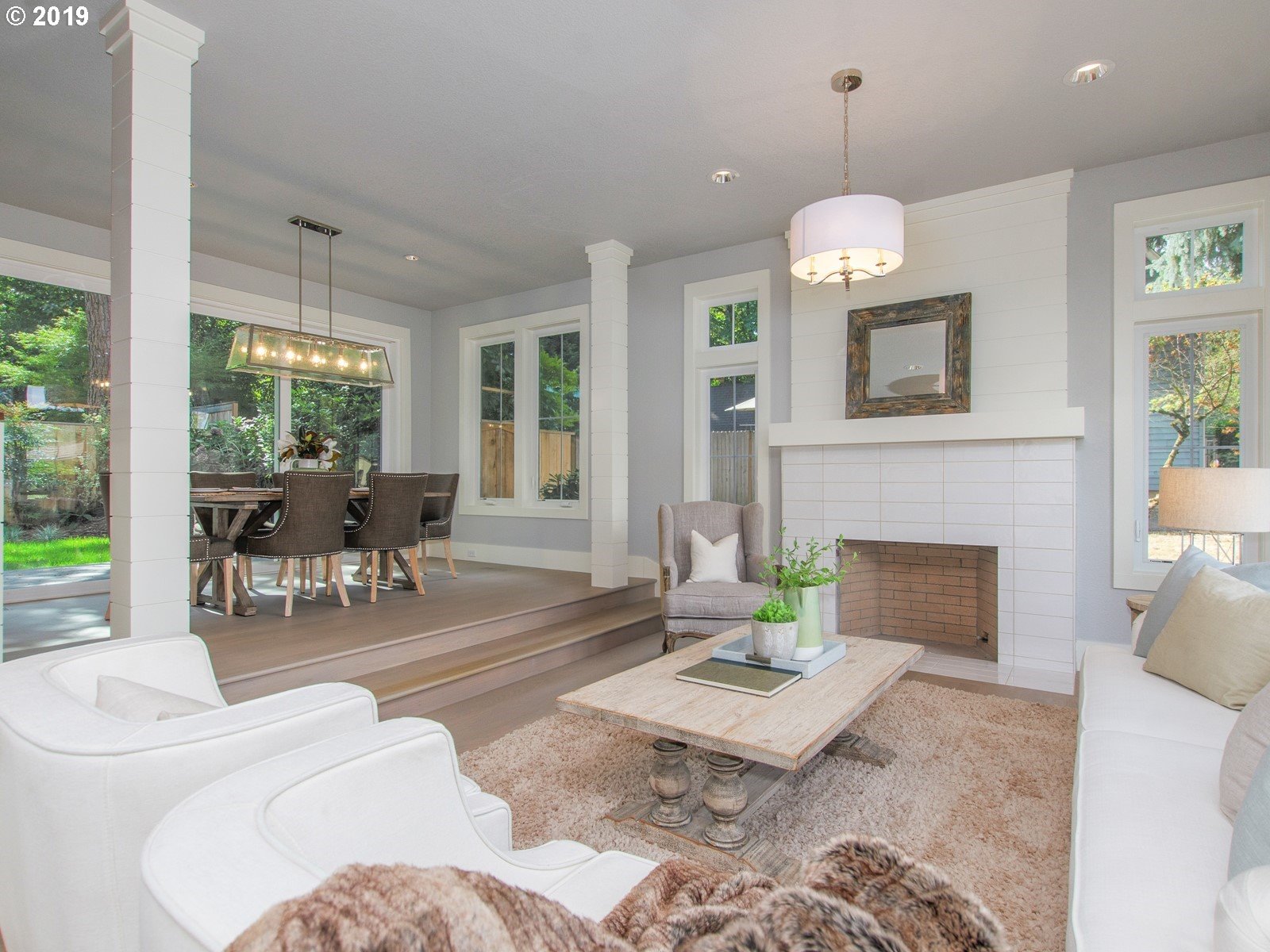 210 North Shr Road Lake Oswego, OR 97034 - Photo 8 of 28 Living Room