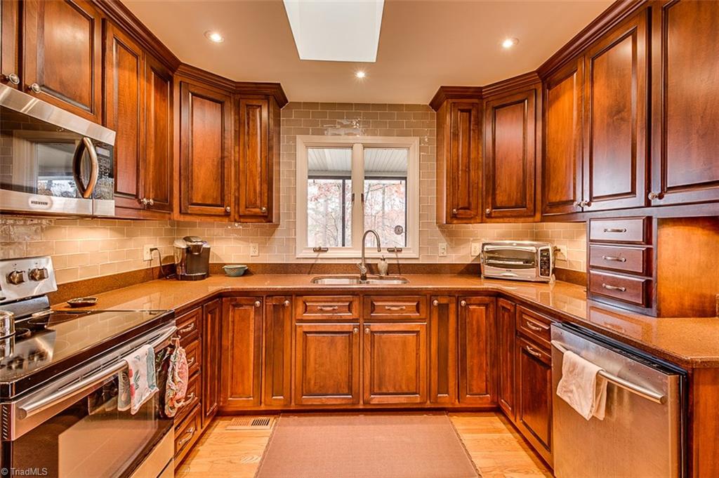 542 Pinewood Road Asheboro, NC 27205 - Photo 11 of 30 Gallery Image 11