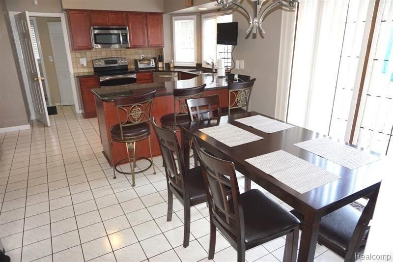 30880 Country Ridge Circle Farmington Hills, MI 48331 - Photo 12 of 37
