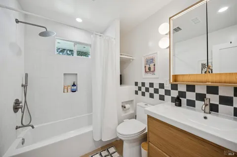 $1,549,000 | 15 Brainerd Avenue, Petaluma, CA 94952