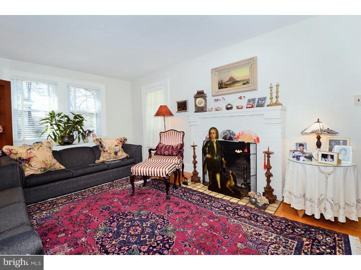 82 Academy Road Bala Cynwyd, PA 19004 - Photo 4 of 20 Living Room