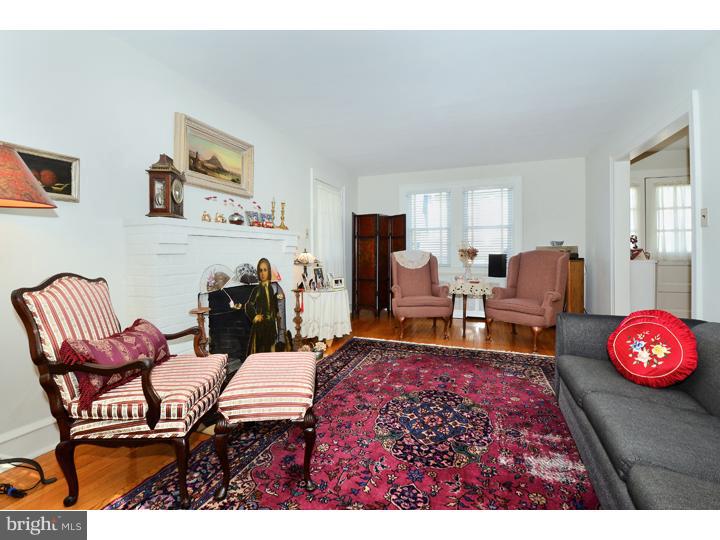 82 Academy Road Bala Cynwyd, PA 19004 - Photo 5 of 20 Living Room
