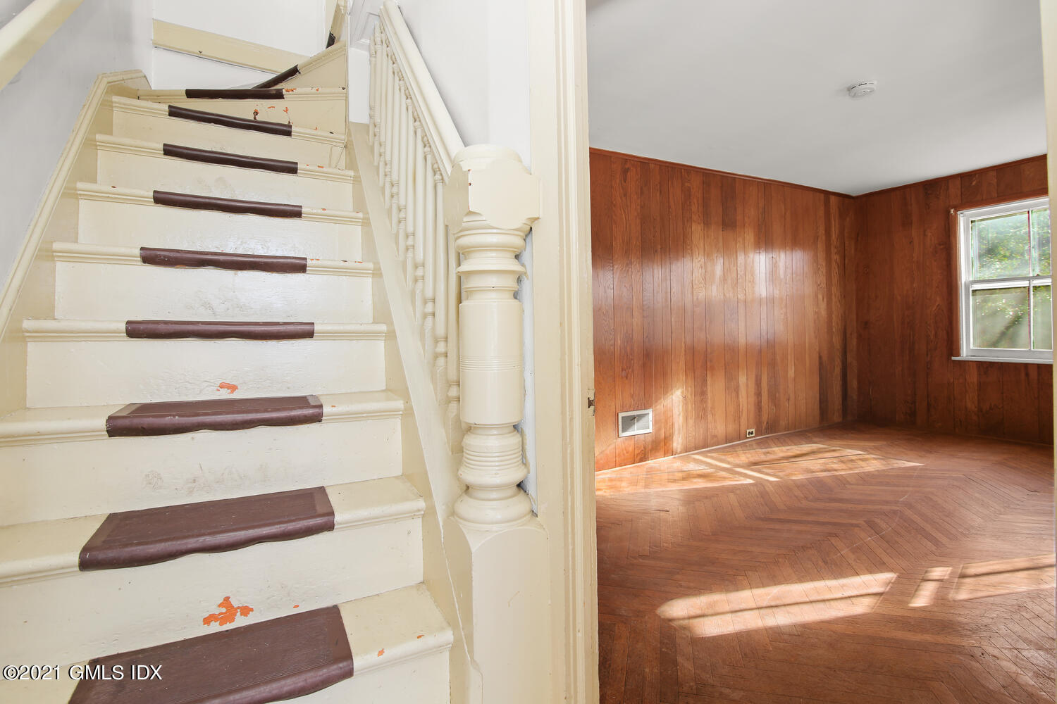 17 Pemberwick Road Greenwich, CT 06831 - Photo 3 of 21 17 Pemberwick Rd Greenwich CT-large-017-