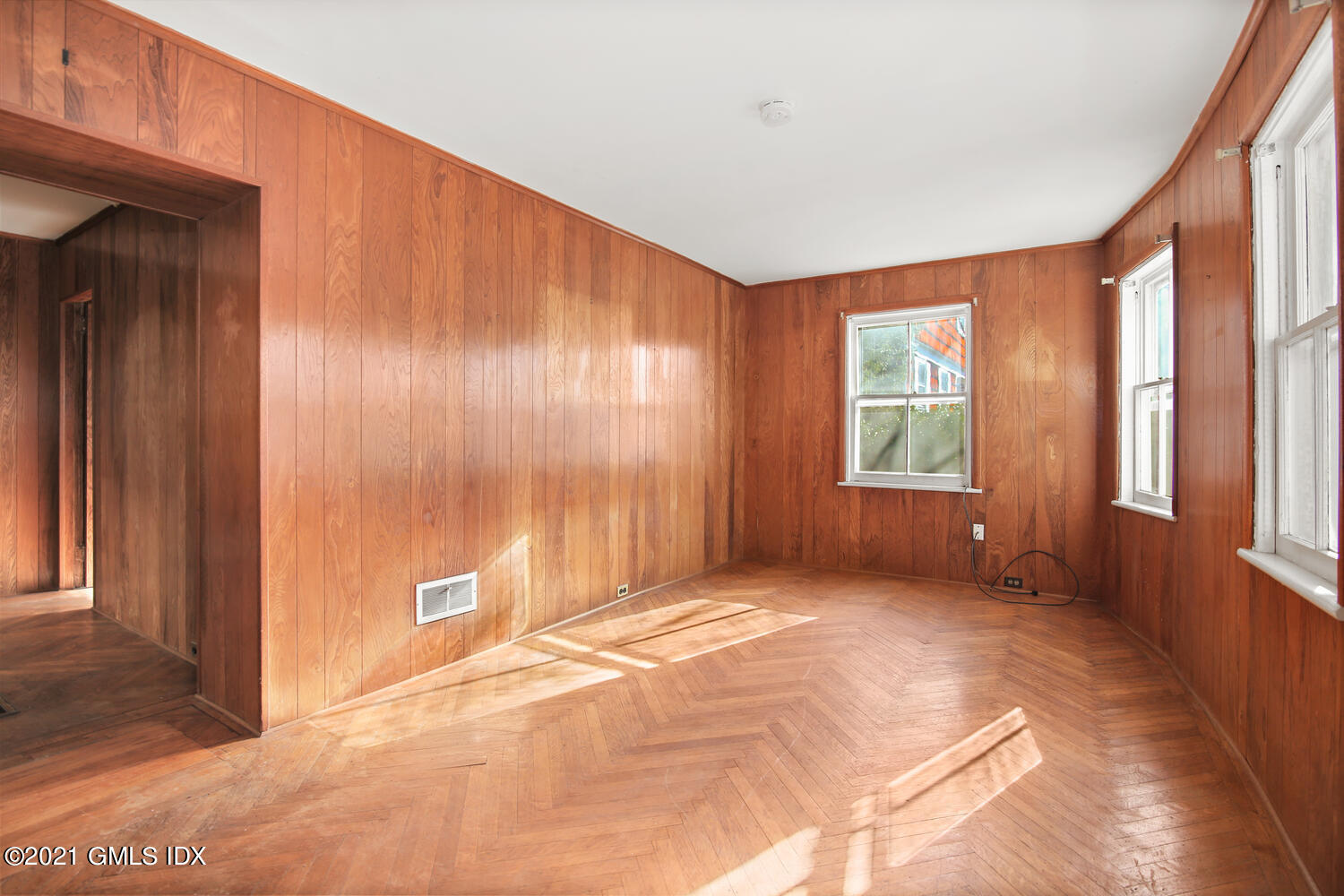 17 Pemberwick Road Greenwich, CT 06831 - Photo 4 of 21 17 Pemberwick Rd Greenwich CT-large-018-
