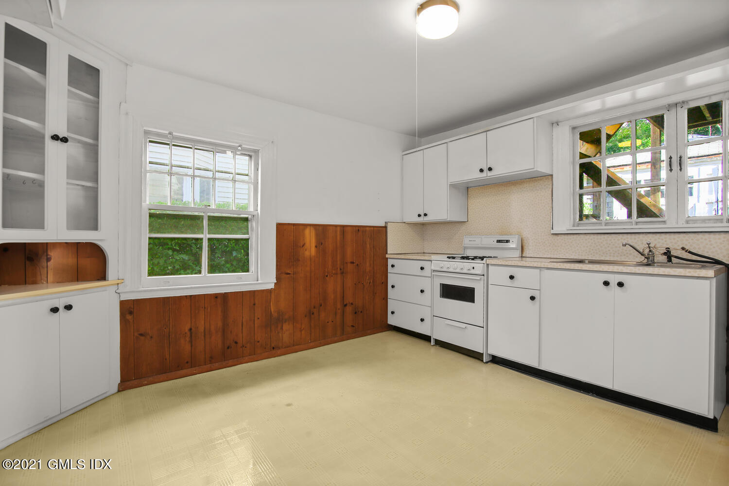 17 Pemberwick Road Greenwich, CT 06831 - Photo 6 of 21 17 Pemberwick Rd Greenwich CT-large-026-
