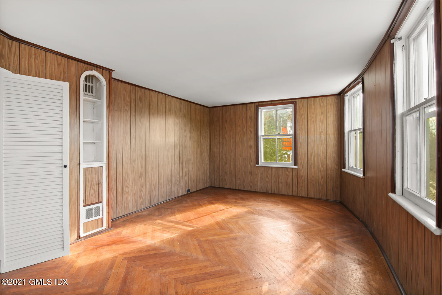 17 Pemberwick Road Greenwich, CT 06831 - Photo 9 of 21 17 Pemberwick Rd Greenwich CT-large-005-