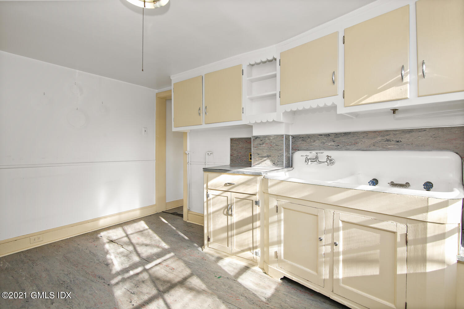 17 Pemberwick Road Greenwich, CT 06831 - Photo 10 of 21 17 Pemberwick Rd Greenwich CT-large-012-