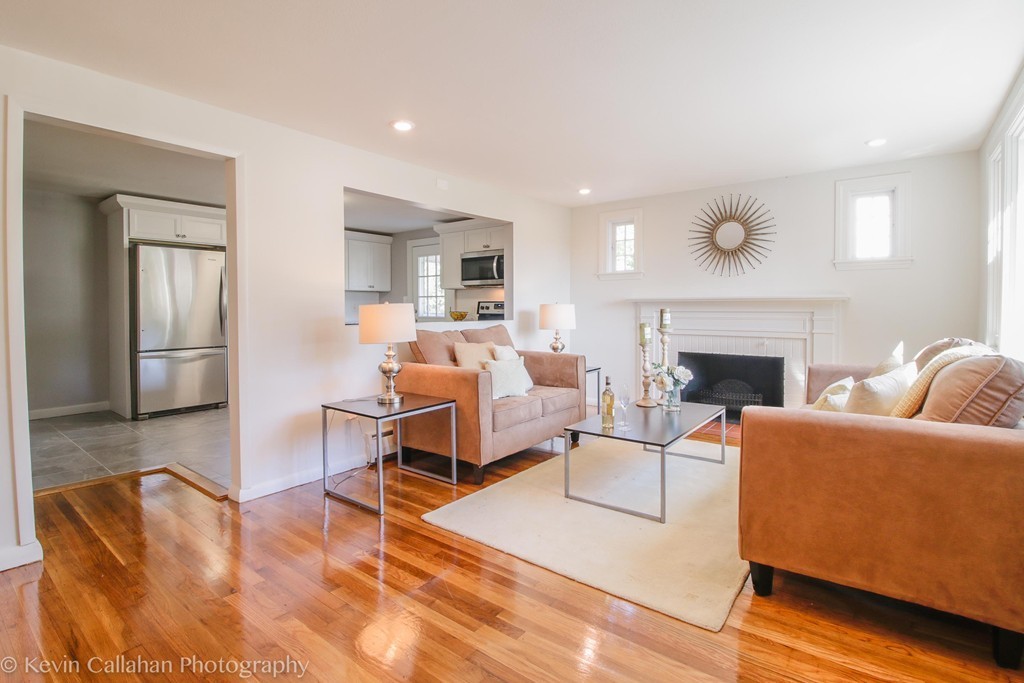 28 1/2 MacArthur Road Beverly, MA 01915 - Photo 3 of 15 Gallery Image 3