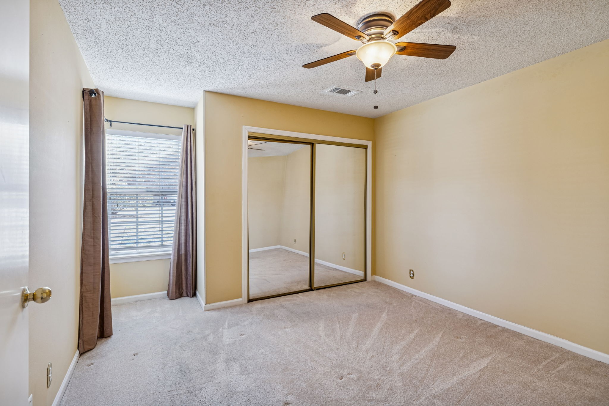 357 Yorkshire Circle Nashville, TN 37211 - Photo 30 of 44 an empty room with closet and a ceiling fan