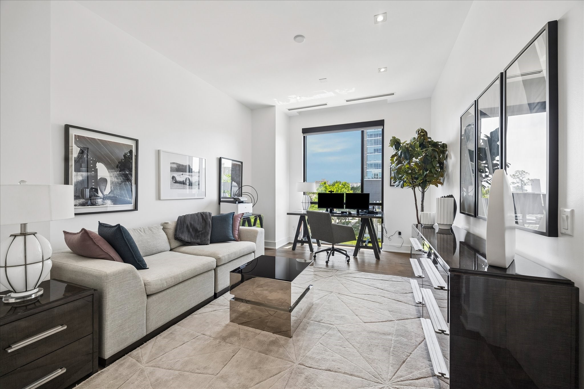 5104 Caroline Street, Unit 403 Houston, TX 77004 - Photo 28 of 33 Bedroom 2 used as an office