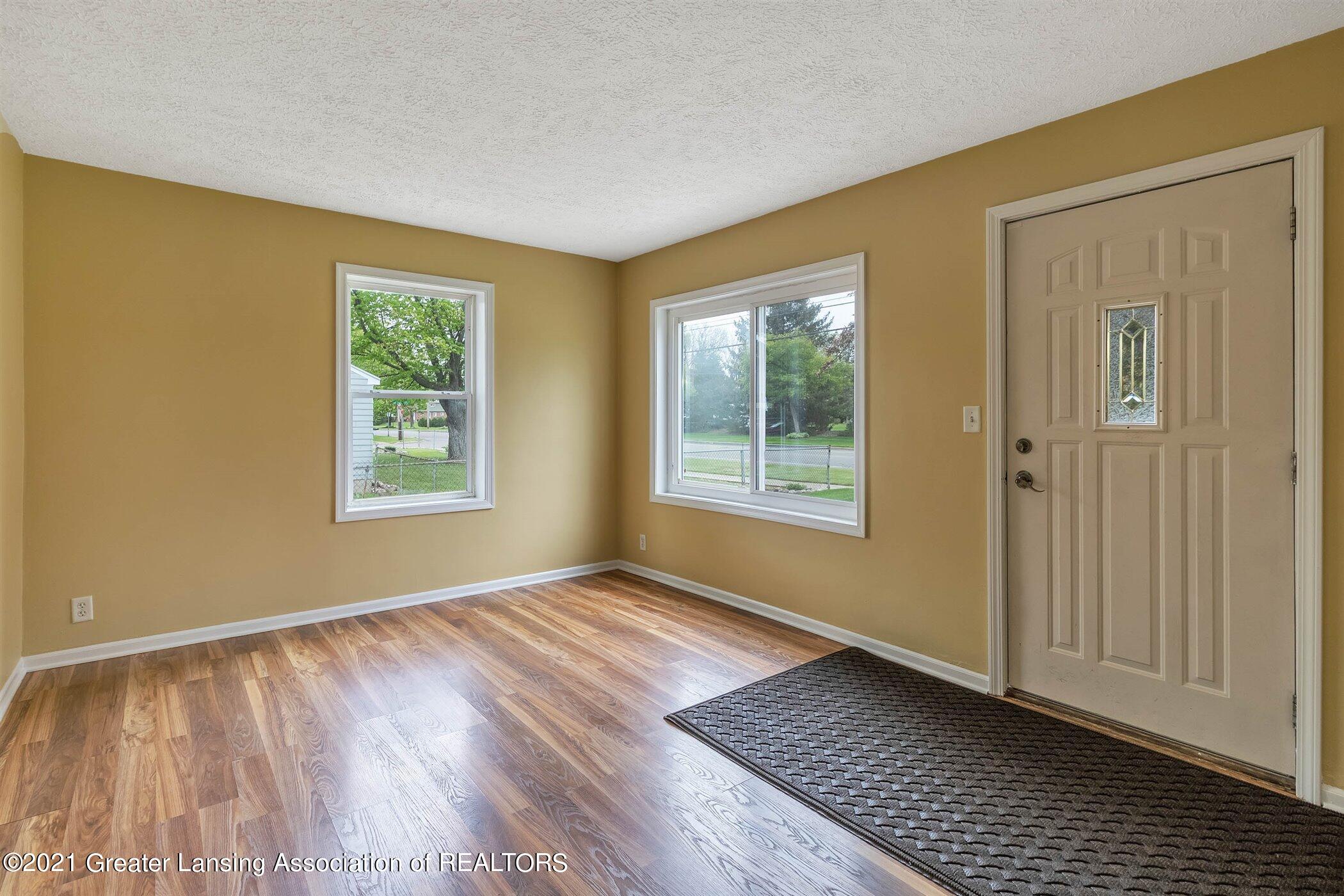 1712 West Miller Road Lansing, MI 48911 - Photo 7 of 26 07-1712 W Miller Rd-WindowStill-Real-Est