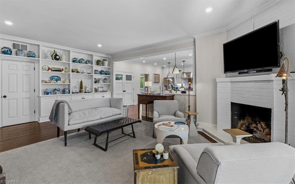 1902 Pembroke Road Greensboro, NC 27408 - Photo 17 of 32