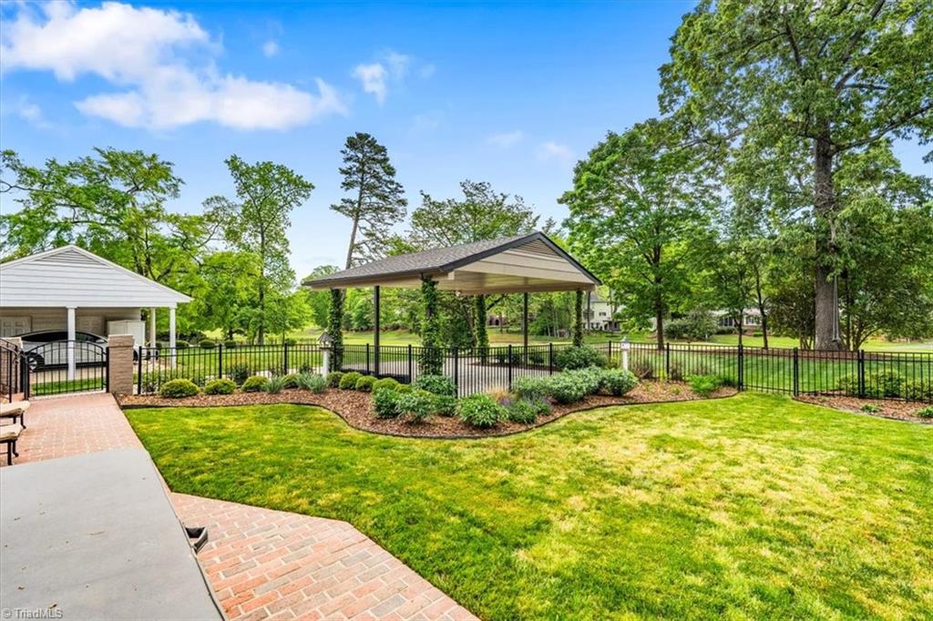 1902 Pembroke Road Greensboro, NC 27408 - Photo 7 of 32