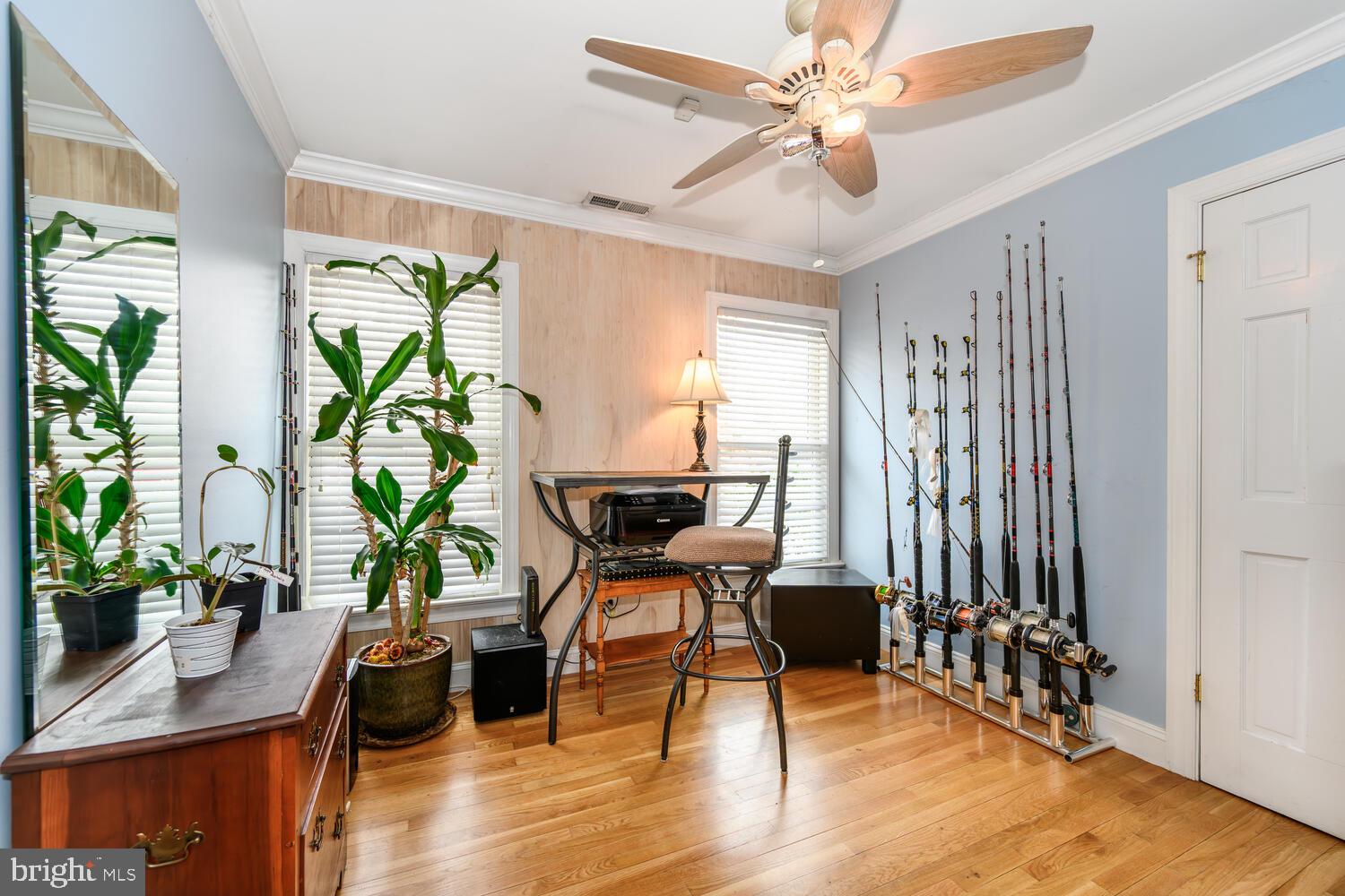 25706 Edgeview Road Royal Oak, MD 21662 - Photo 29 of 31 a workspace with furniture and a potted plant