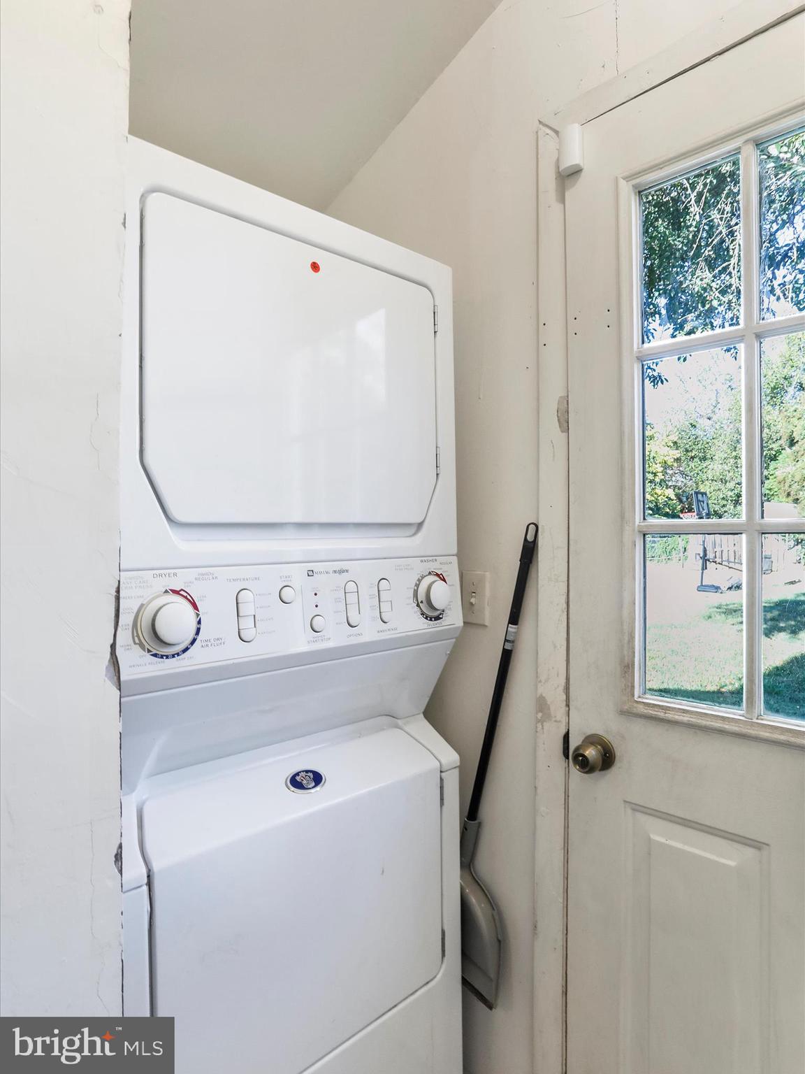 409 South Raleigh Street Martinsburg, WV 25401 - Photo 16 of 28 a utility room with dryer and washer