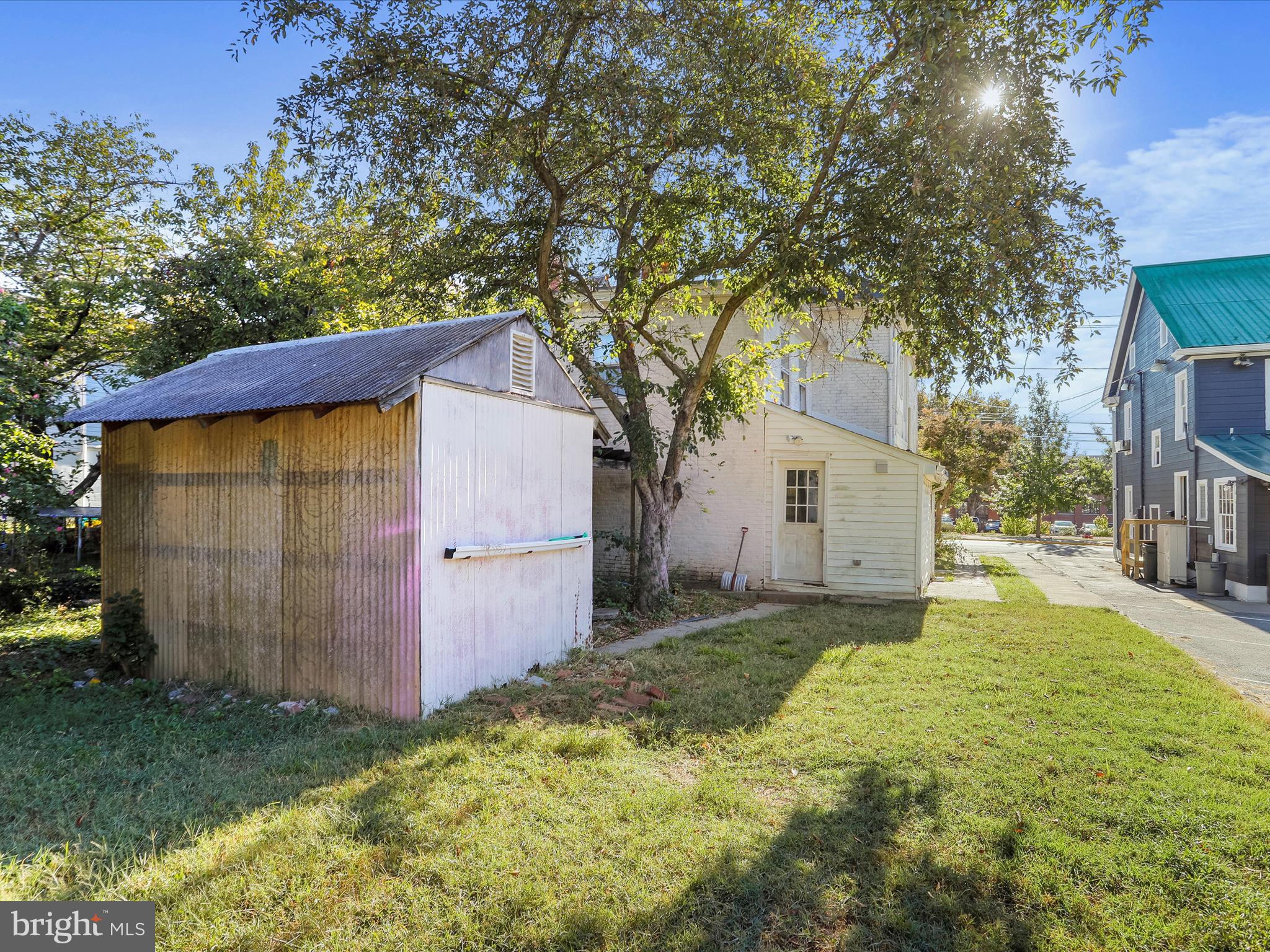 409 South Raleigh Street Martinsburg, WV 25401 - Photo 27 of 28 a backyard of a house