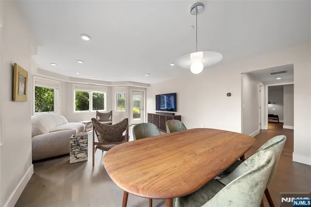 $738,000 | 304 Penn Court, Edgewater, NJ 07020