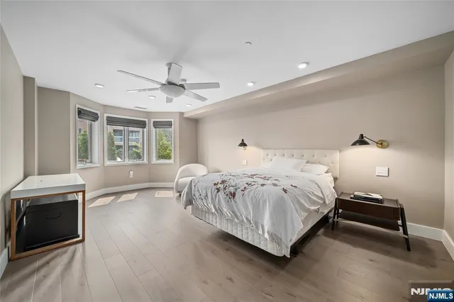 $738,000 | 304 Penn Court, Edgewater, NJ 07020