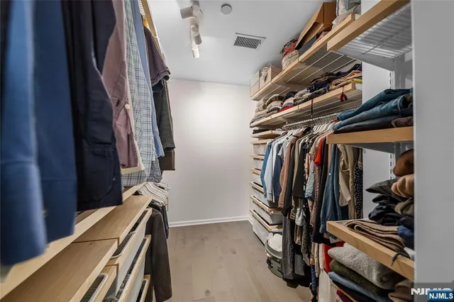 $738,000 | 304 Penn Court, Edgewater, NJ 07020