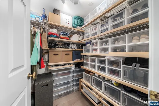 $738,000 | 304 Penn Court, Edgewater, NJ 07020