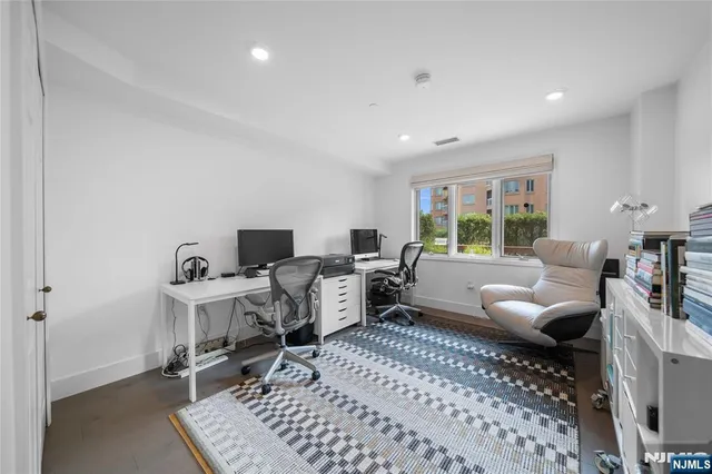 $738,000 | 304 Penn Court, Edgewater, NJ 07020