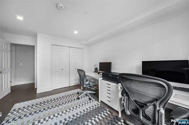 $738,000 | 304 Penn Court, Edgewater, NJ 07020