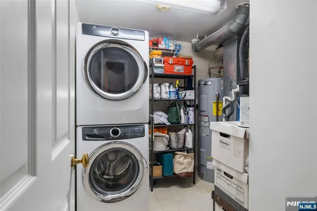 $738,000 | 304 Penn Court, Edgewater, NJ 07020