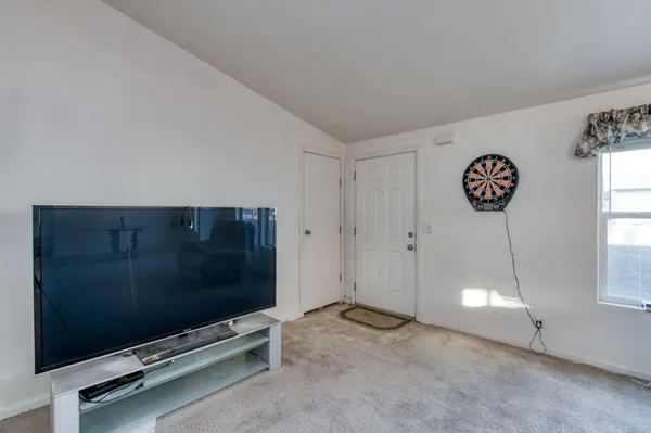 $1,800 | 1941 North Academy Avenue, Sanger, CA 93657