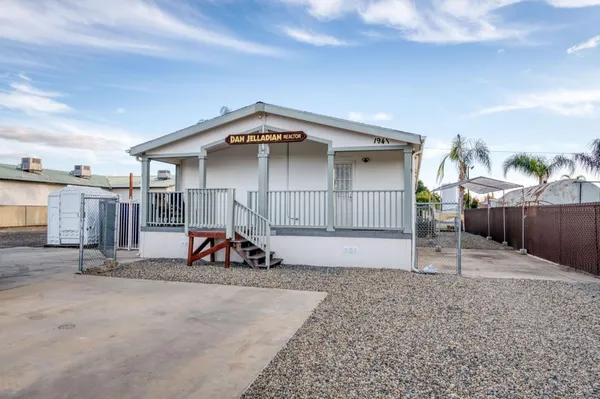 $1,800 | 1941 North Academy Avenue, Sanger, CA 93657