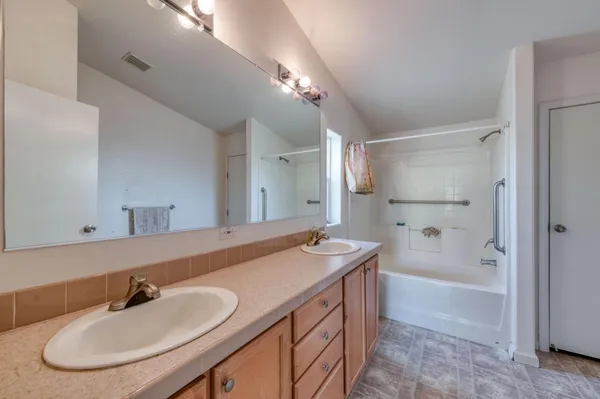 $1,800 | 1941 North Academy Avenue, Sanger, CA 93657