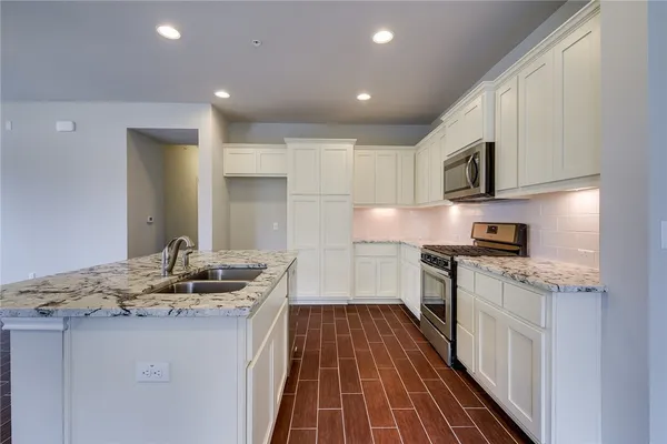 $2,500 | 13800 Lyndhurst Street, Unit 296, Austin, TX 78717