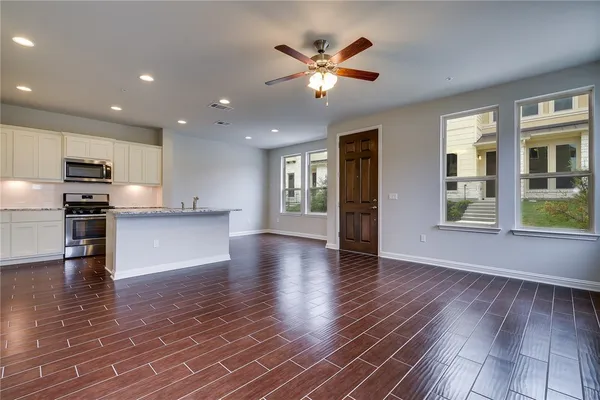 $2,500 | 13800 Lyndhurst Street, Unit 296, Austin, TX 78717