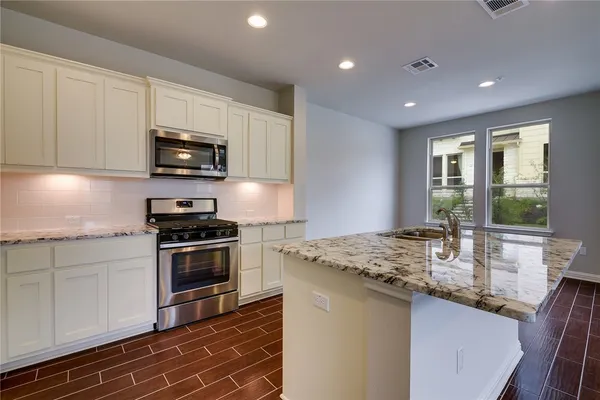 $2,500 | 13800 Lyndhurst Street, Unit 296, Austin, TX 78717