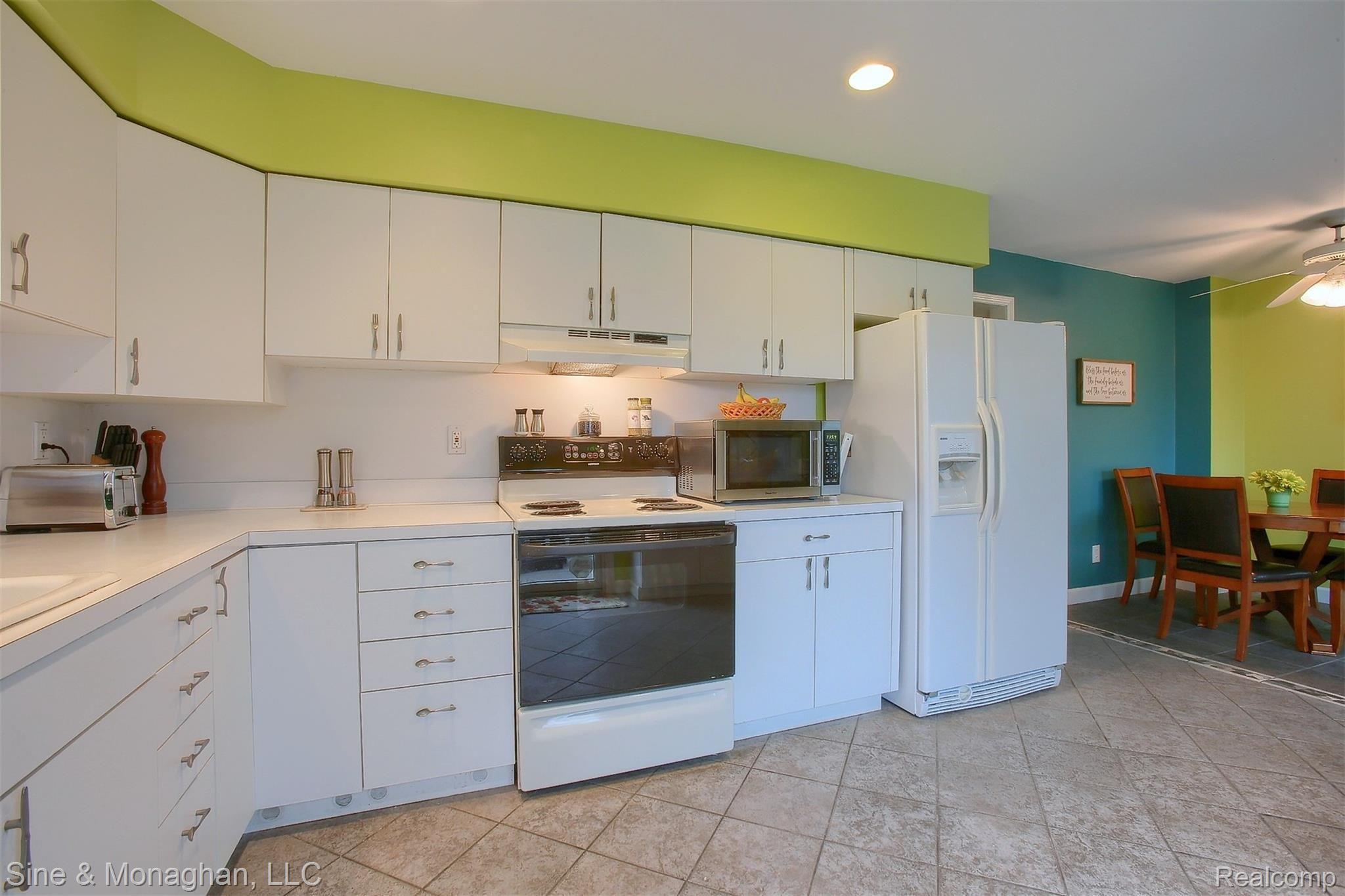 1151 Torrey Road Grosse Pointe, MI 48236 - Photo 6 of 30 8-Kitchen 2nd View.jpg