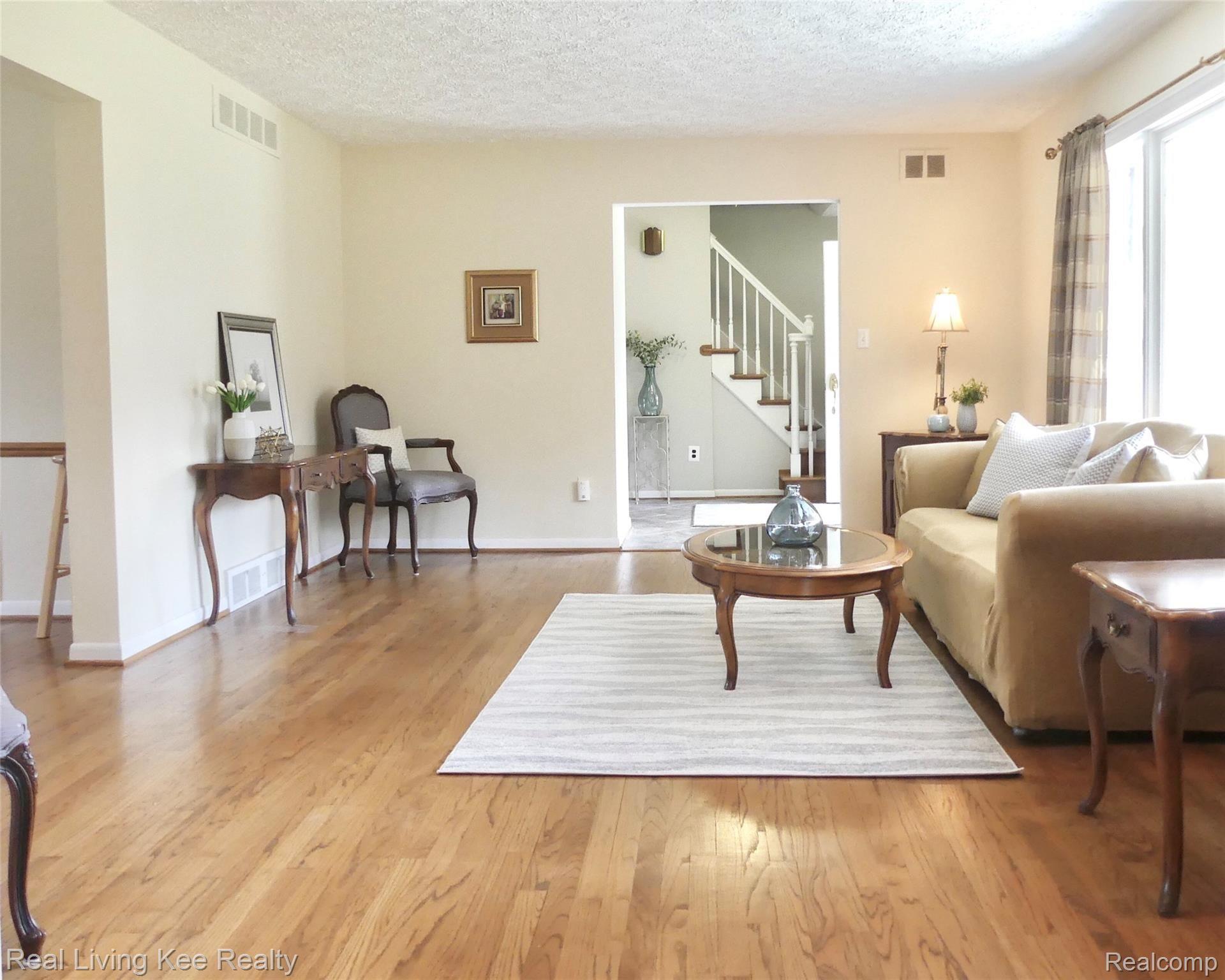 67 Cedarwald Drive Rochester, MI 48306 - Photo 9 of 49 811B099F-D51D-4624-8D63-B28B1513099E.jpeg